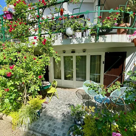 Avec Terrasse Charmante à -10mn Du Métro 4 *